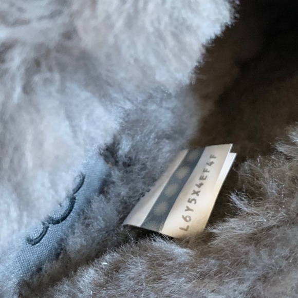 UGG Women’s Cluggette Slippers For Outdoor/Indoor Use - Picture 5 of 6